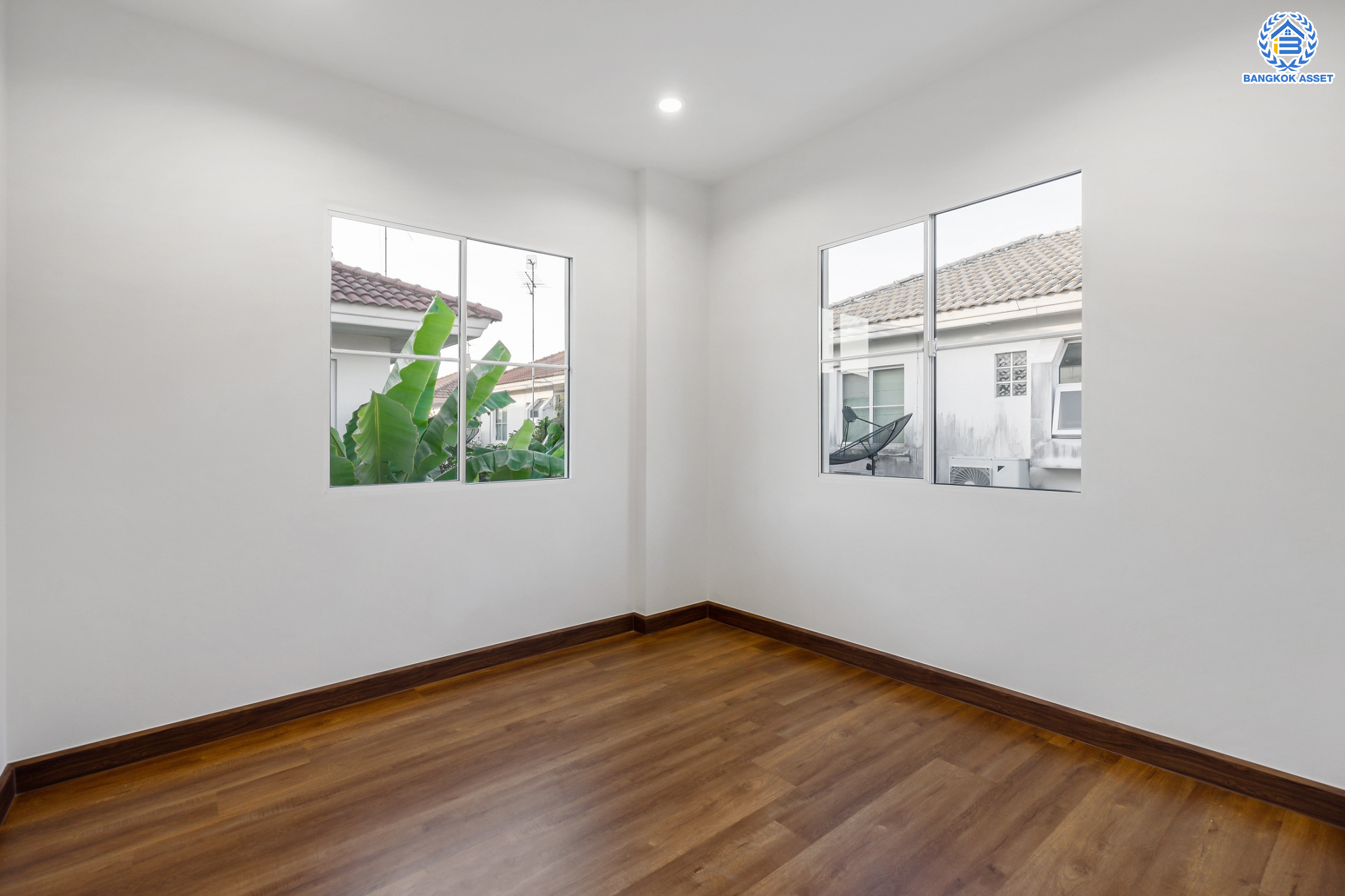 บ้านมือสองตกแต่งใหม่ แบรนด์ LH ม.ชลลดา วัดลาดปลาดุก บ้านเดี่ยวหลังใหญ่ เนื้อที่ 52.2 ตร.ว. ฟังก์ชัน 3 ห้องนอน 2 ห้องน้ำ จอดรถได้ 2 ที่จอดรถ พร้อม Facilities ครบครัน บนทำเลเดินทางสะดวก เชื่อมต่อถ.กาญจนาภิเษก ใกล้รถไฟฟ้าสายสีม่วง "สถานีคลองบางไผ่"...